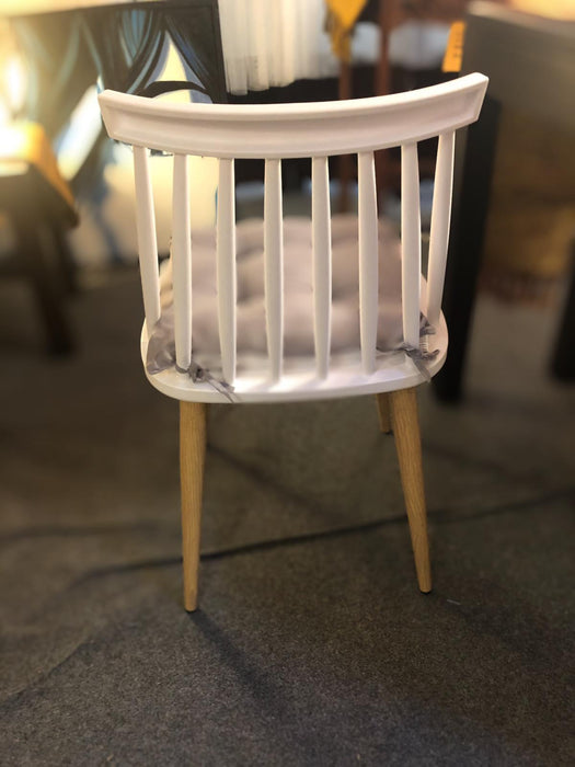Scandinavian Chair with Wooden Legs ( Picture Illustration Colour for Reference Only ) ( White Colour )
