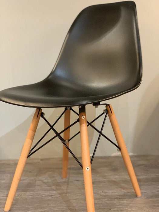 Scandinavian Chair( Picture Illustration Colour for Reference Only ) ( Black Colour )